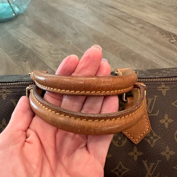 Authentic LOUIS VUITTON Monogram Speedy 40 with Lock (no key) - Picture 8 of 10